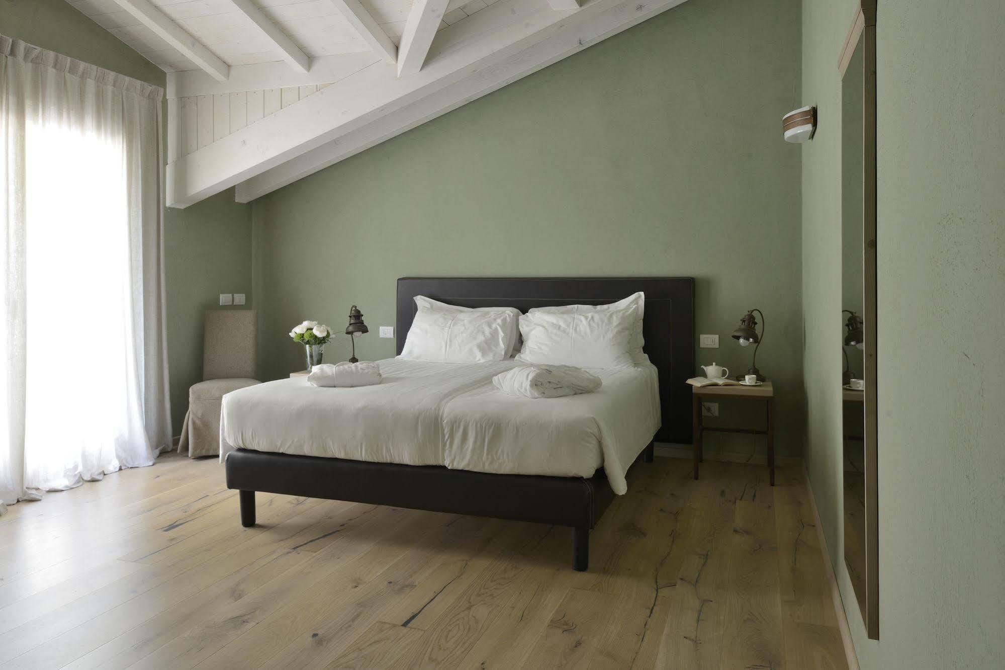 Relais Rossar Boutique Hotel Garda & Hills コステロマーノ エクステリア 写真