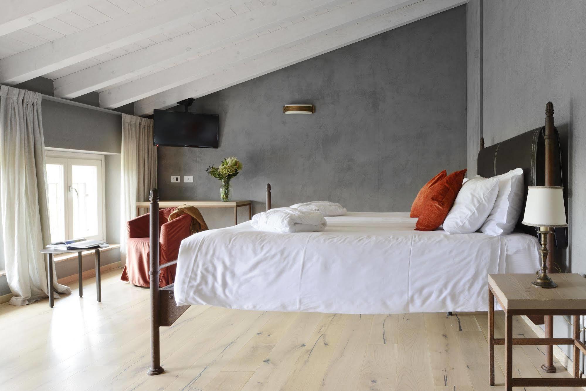 Relais Rossar Boutique Hotel Garda & Hills コステロマーノ エクステリア 写真